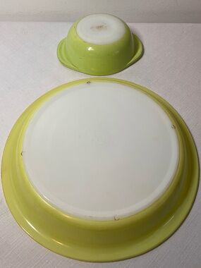 Pyrex Lemon-Lime pie plate and small bowl. Vintage MCM